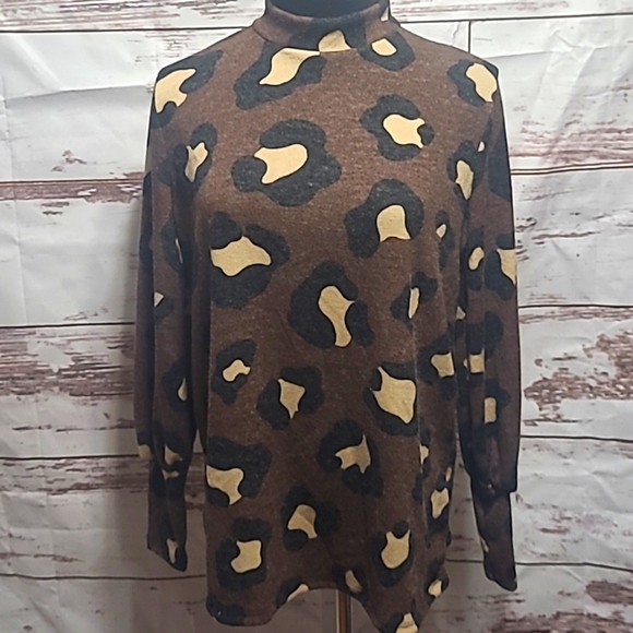 Perfect Peach Tops - Women's leopard sweater